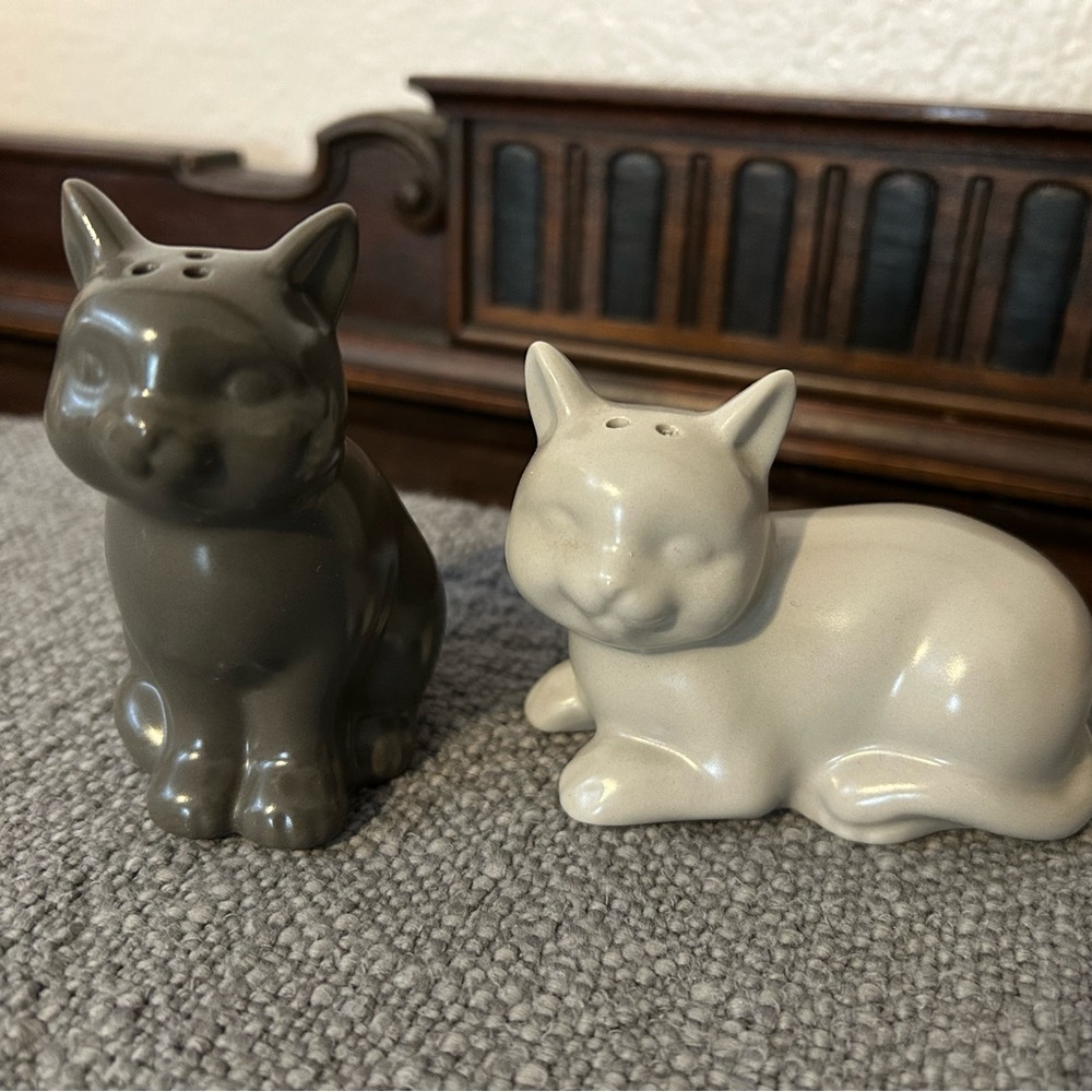 Gray and White Cat Salt and Pepper Shakers + Blue-Green French Bulldog Shaker